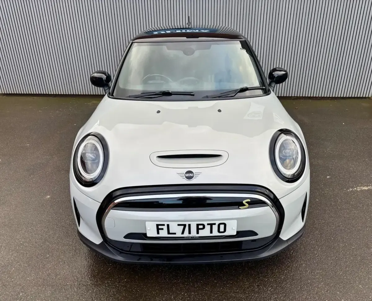 Usado Mini Cooper SE Hatch 33 kW (45 CV) 2021 Plateado Utilitario
