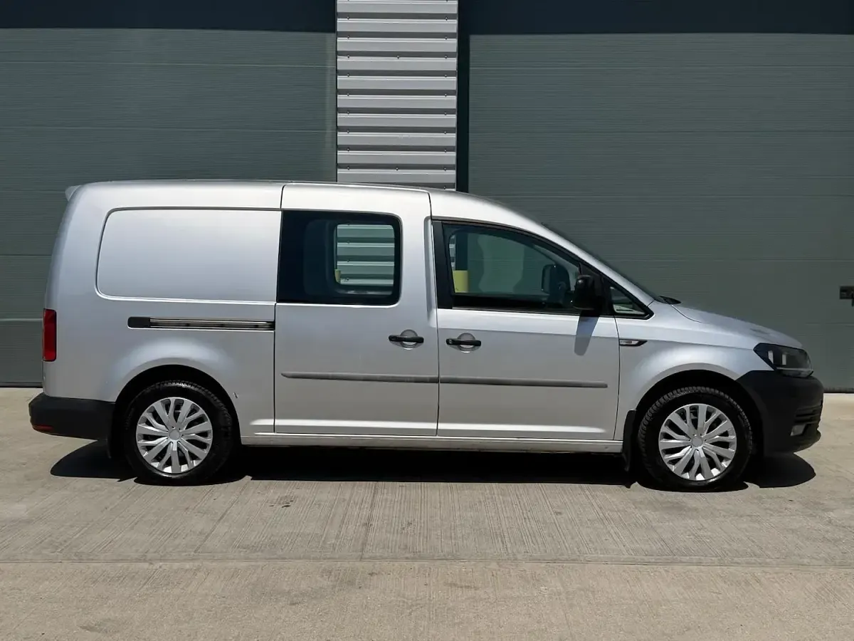 Used VW Caddy Maxi 102 HP (75 kW) 2018 Silver MPV