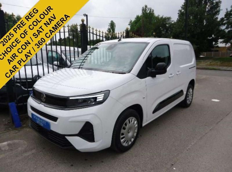 White New 2025 Vauxhall Combo S MPV | £21,588 (Expensive) - Image 1/4