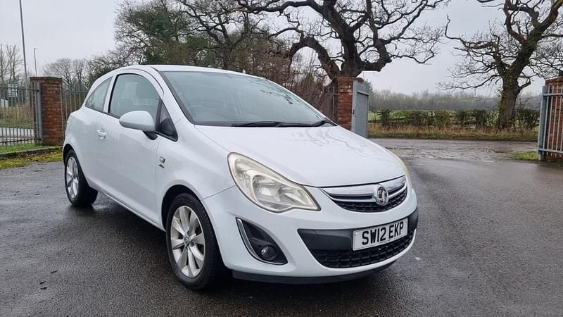 Used Vauxhall Corsa Active 65 HP (47 kW) 2012 White Hatchback