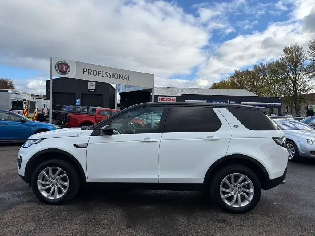 Used Land Rover Discovery 4 SE 180 HP (132 kW) 2016 White SUV