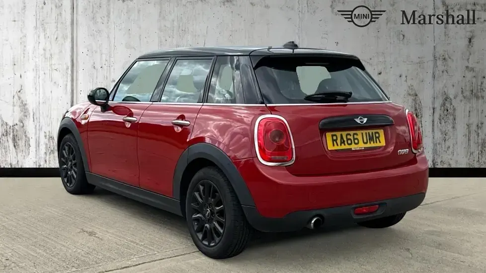 Used Mini Cooper Hatch 136 HP (100 kW) 2017 Red Hatchback
