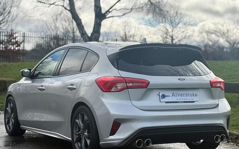 Usado Ford Focus ST-Line 120 HP (88 kW) 2020 Prateado Citadino