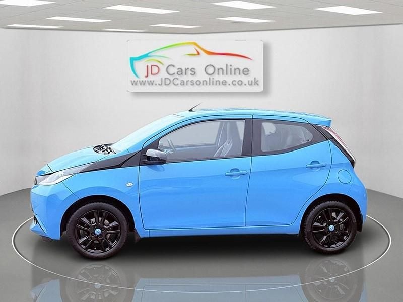 Used Toyota Aygo X-cite 69 HP (50 kW) 2016 Blue Hatchback