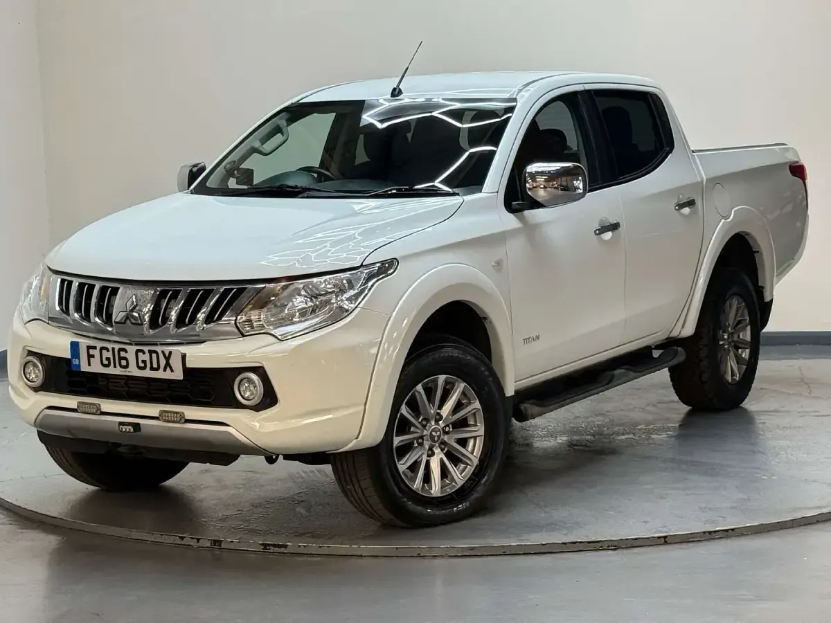 Used Mitsubishi L200 2016 White Pickup