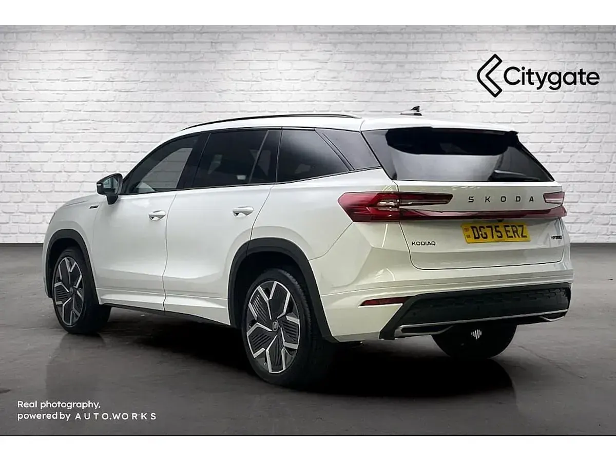Used Skoda Kodiaq SportLine 110 HP (80 kW) 2025 Moon white metallic SUV