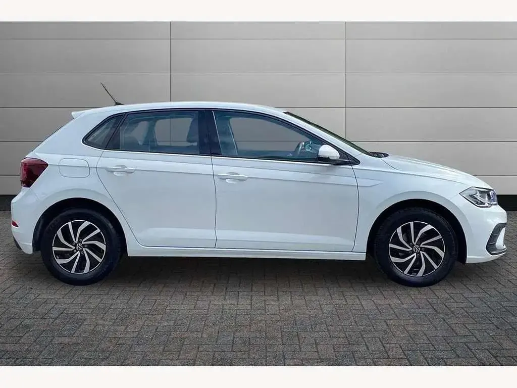 Used VW Polo Life 80 HP (58 kW) 2023 White Hatchback
