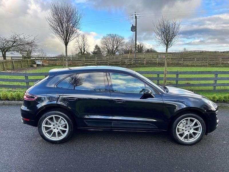 Black Used 2015 Porsche Macan S SUV | £21,950 (Good price) - Image 1/4