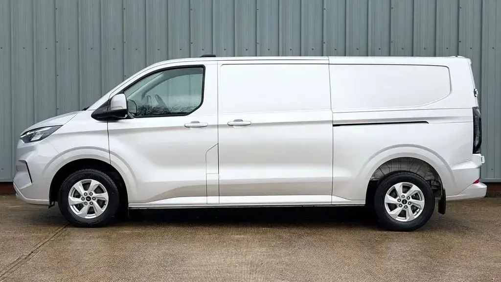 Used Ford Transit Custom Limited 136 HP (100 kW) 2025 Silver Van