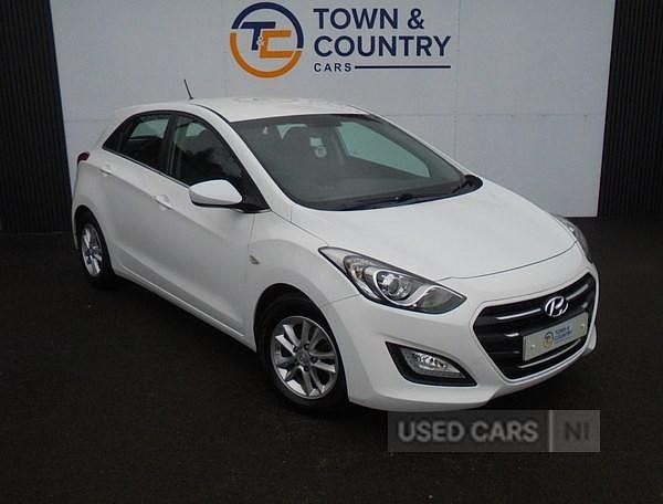 Used Hyundai i30 SE 110 HP (80 kW) 2016 White Hatchback
