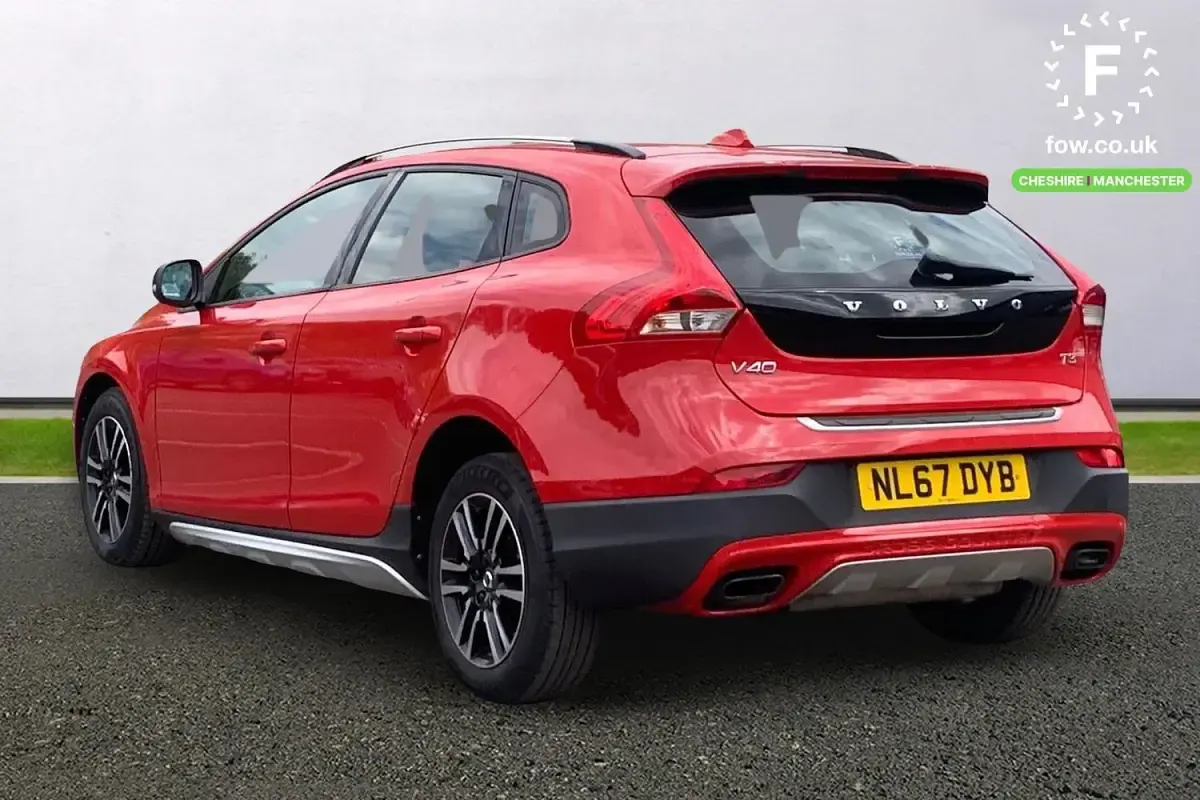 Begagnad Volvo V40 2017 Röd Halvkombi