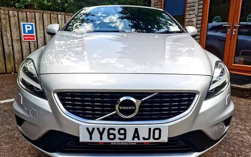 Used Volvo V40 R-Design 152 HP (111 kW) 2019 Silver Hatchback