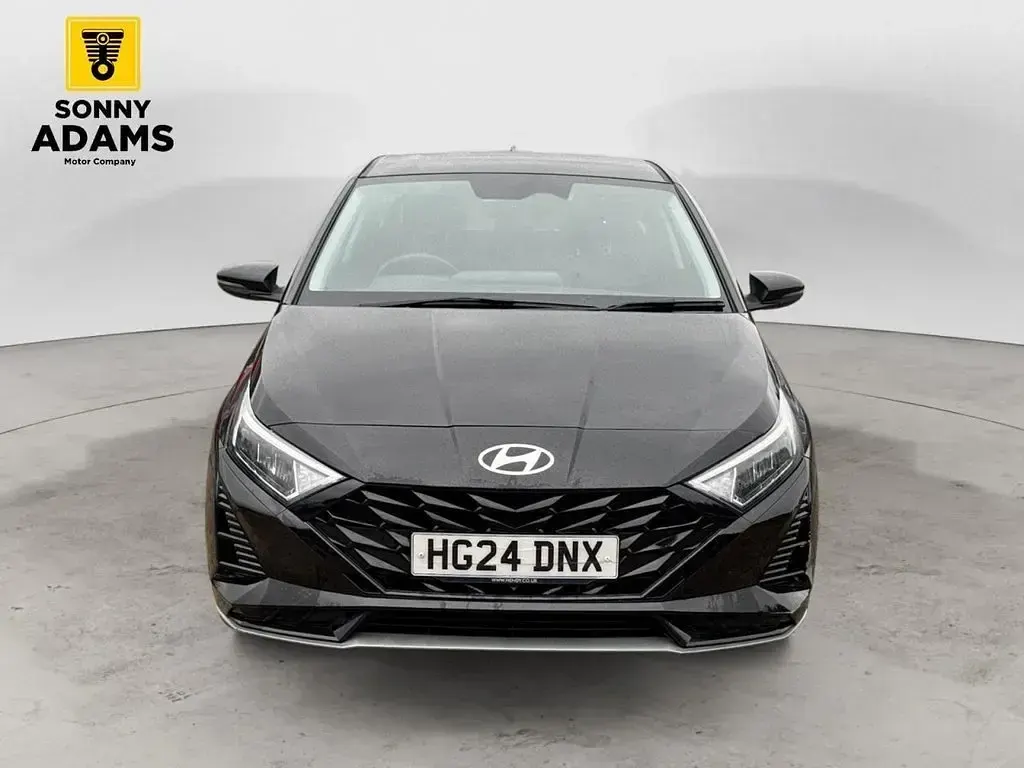 Used Hyundai i20 Advanced 100 HP (73 kW) 2024 Black Hatchback