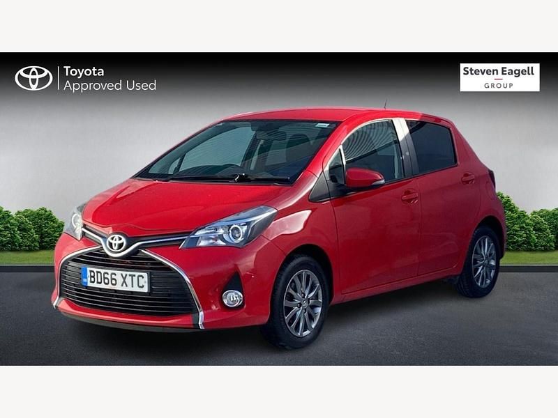 Used Toyota Yaris 99 HP (72 kW) 2016 Red Hatchback