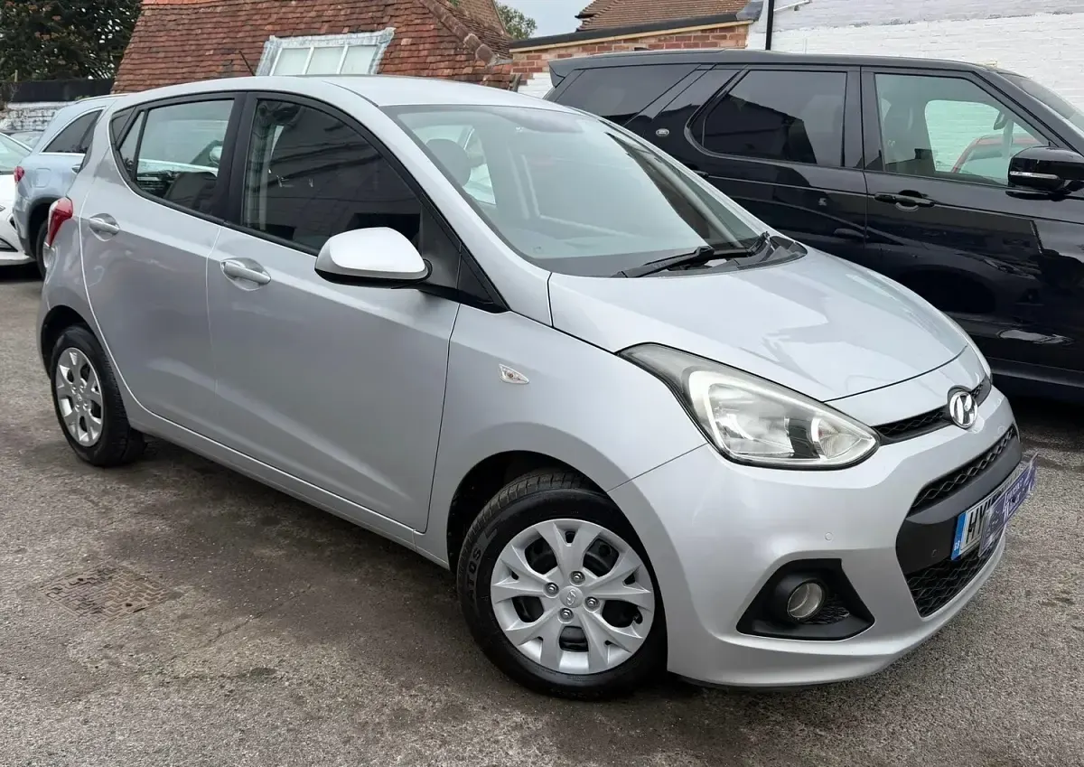 Used Hyundai i10 SE 87 HP (63 kW) 2015 Silver Hatchback
