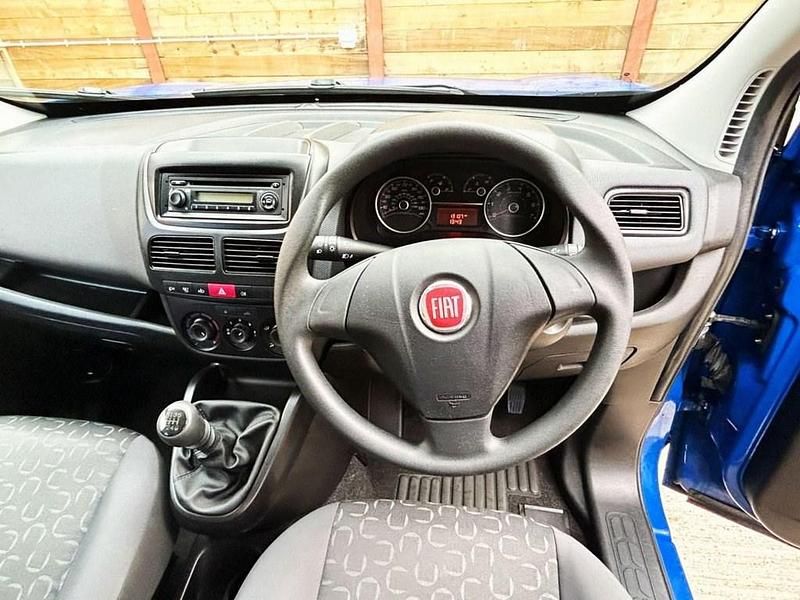 Begagnad Fiat Doblò 2018 Blå Minibuss