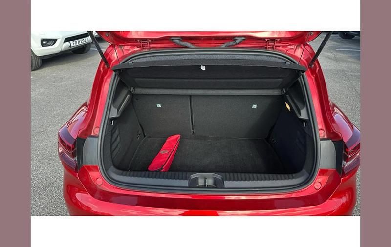 Used Renault Clio V Techno 145 HP (106 kW) 2022 Red Hatchback