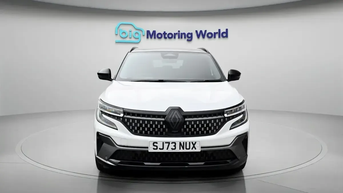 Used Renault Austral Iconic Esprit Alpine 200 HP (147 kW) 2023 White/black SUV
