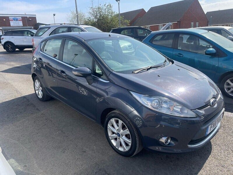 Grey metallic Used 2011 Ford Fiesta Zetec Hatchback | £2,995 (Fair price) - Image 1/4