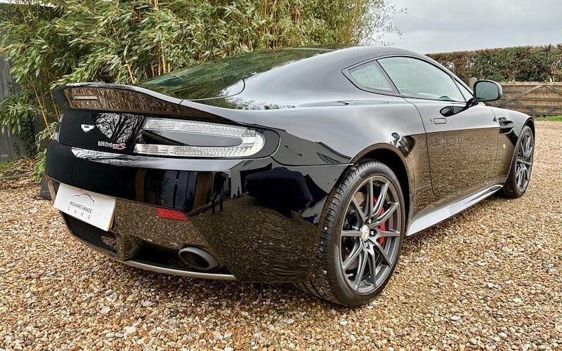 Used Aston Martin V12 Vantage 572 HP (420 kW) 2016 Coupe