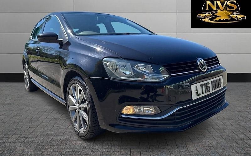 Begagnad VW Polo Design 90 HK (66 kW) 2015 Halvkombi