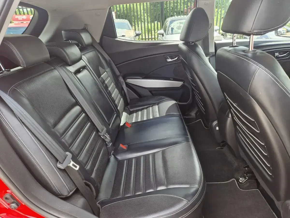 Used SsangYong Tivoli 115 HP (84 kW) 2016 Red SUV