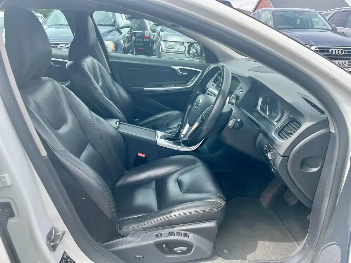 Used Volvo V60 SE Lux 190 HP (139 kW) 2016 White Estate