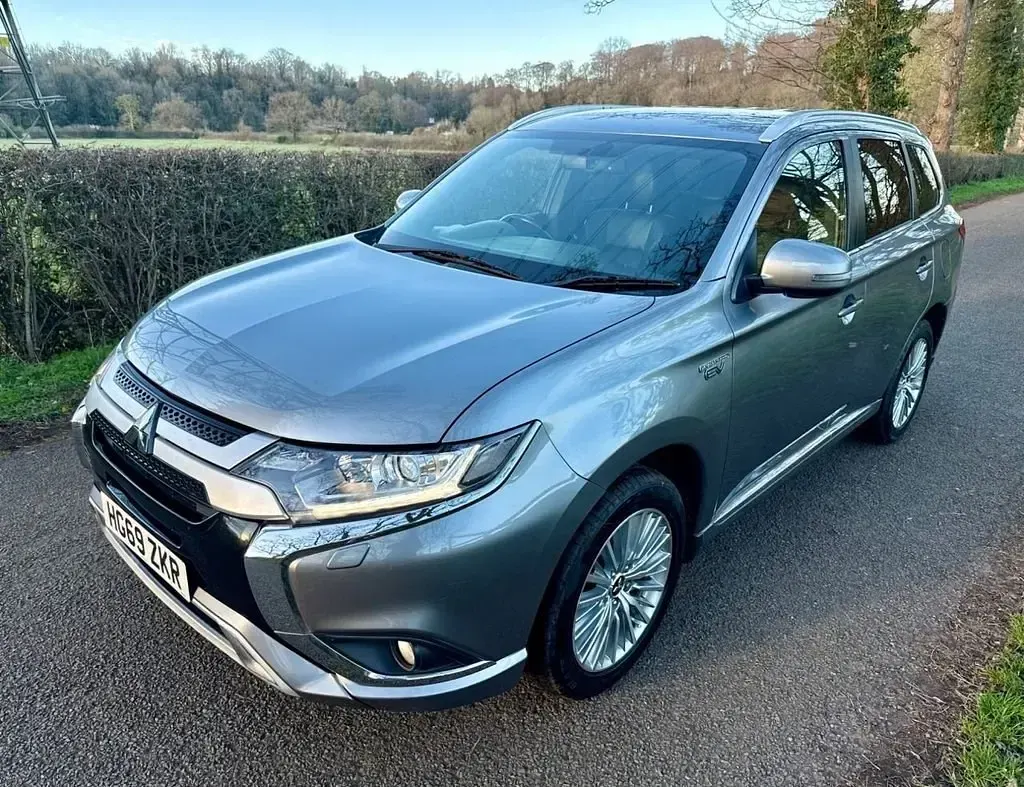Używany Mitsubishi Outlander P-HEV 2019 Szary Kombi