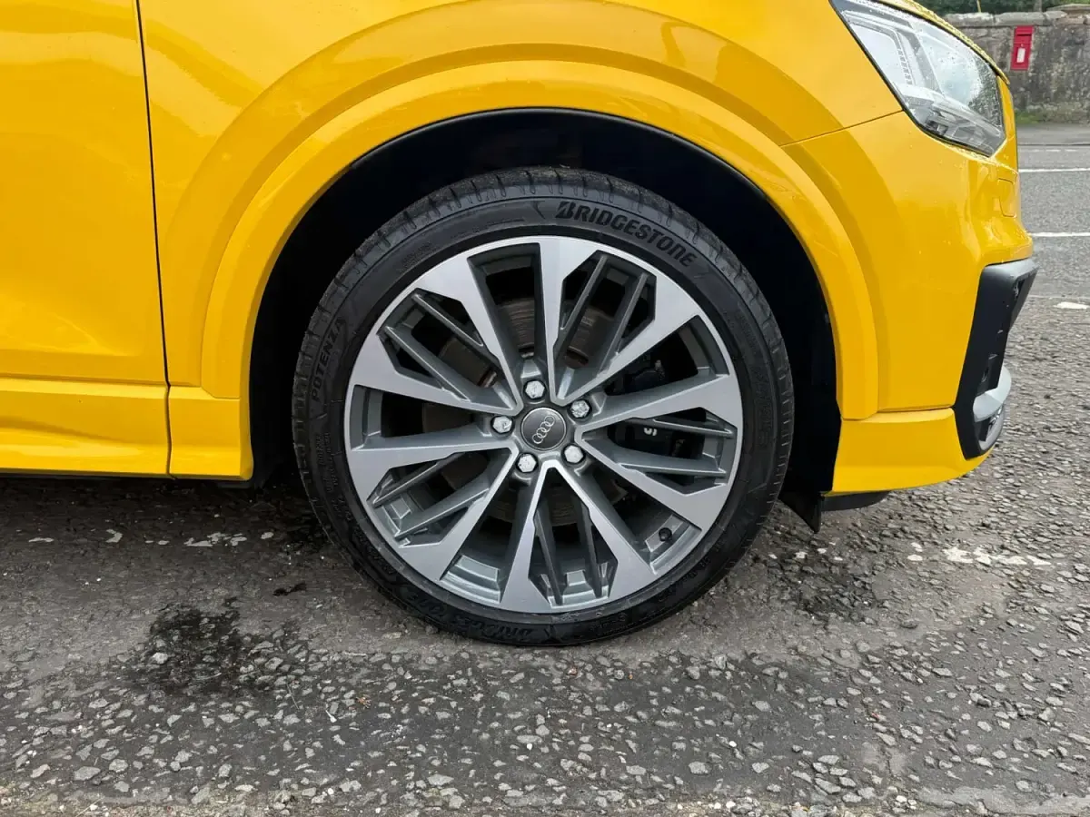 Usado Audi SQ2 Design 300 CV (220 kW) 2019 Amarillo SUV