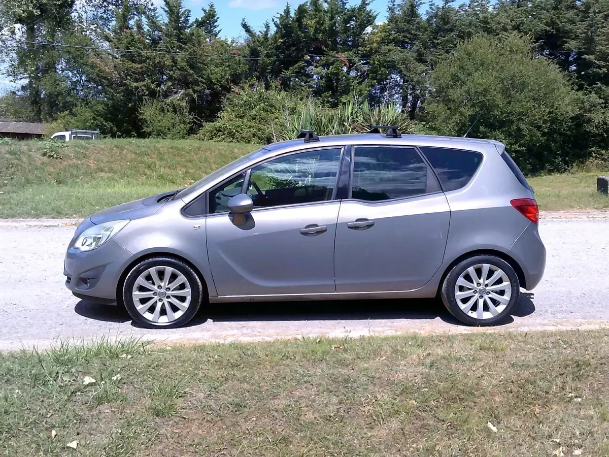Used Vauxhall Meriva 2013 Brown MPV