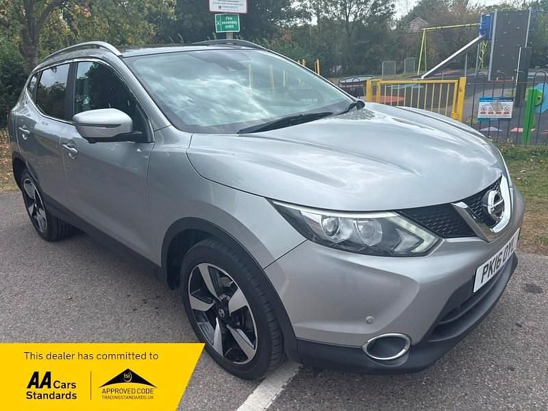 Silver Used 2016 Nissan Qashqai N-Connecta SUV | £6,490 (Fair price) - Image 1/3