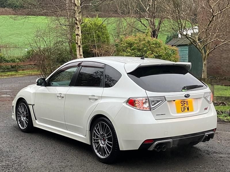 Used Subaru Impreza 2011 White Hatchback