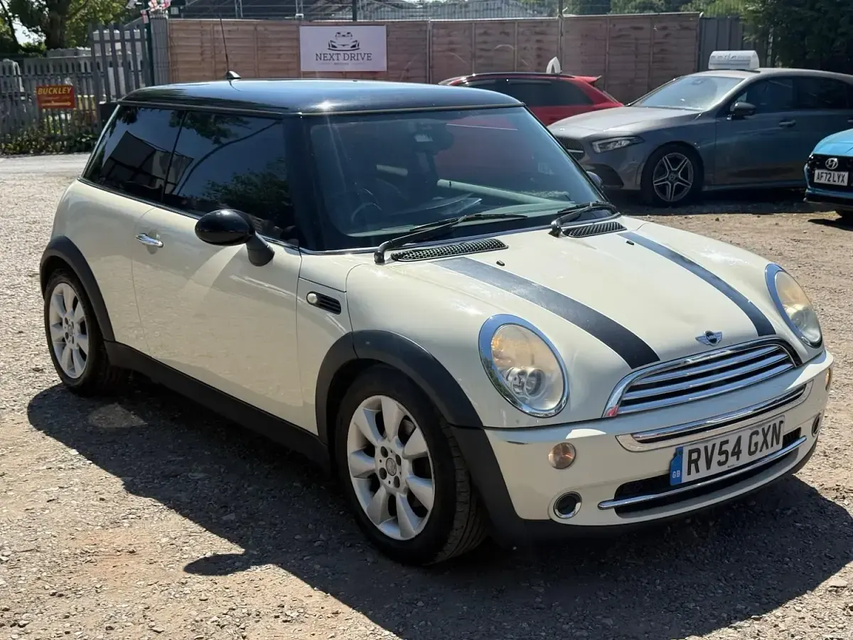 Used Mini Cooper Hatch 2004 White Hatchback