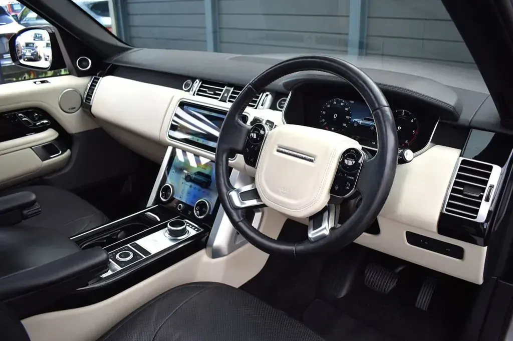 Used Land Rover Range Rover S 275 HP (202 kW) 2019 Grey SUV