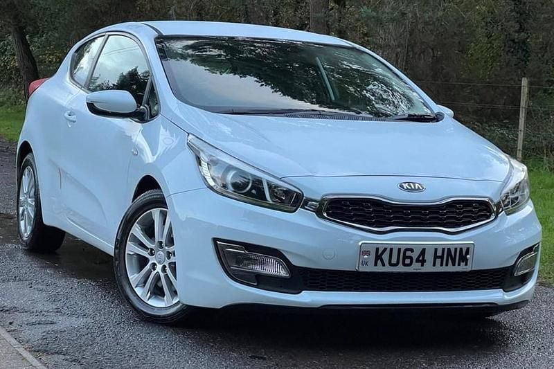 Used Kia ProCeed 98 HP (72 kW) 2015 White Hatchback