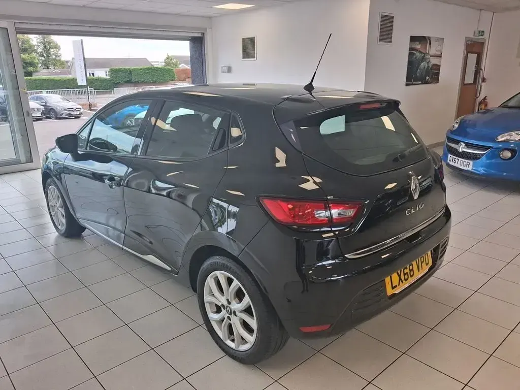 Used Renault Clio Dynamique 90 HP (66 kW) 2018 Black Hatchback