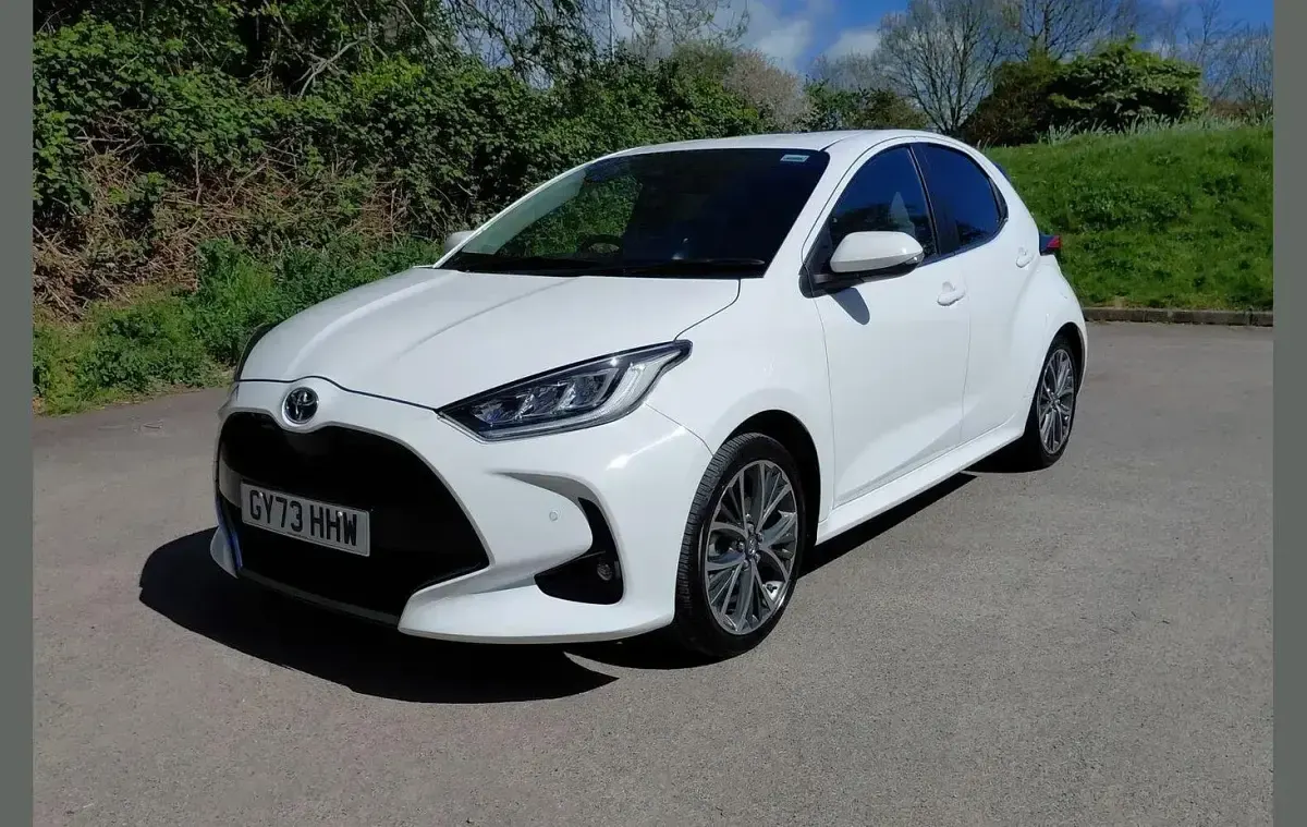 Used Toyota Yaris 113 HP (83 kW) 2023 White Hatchback