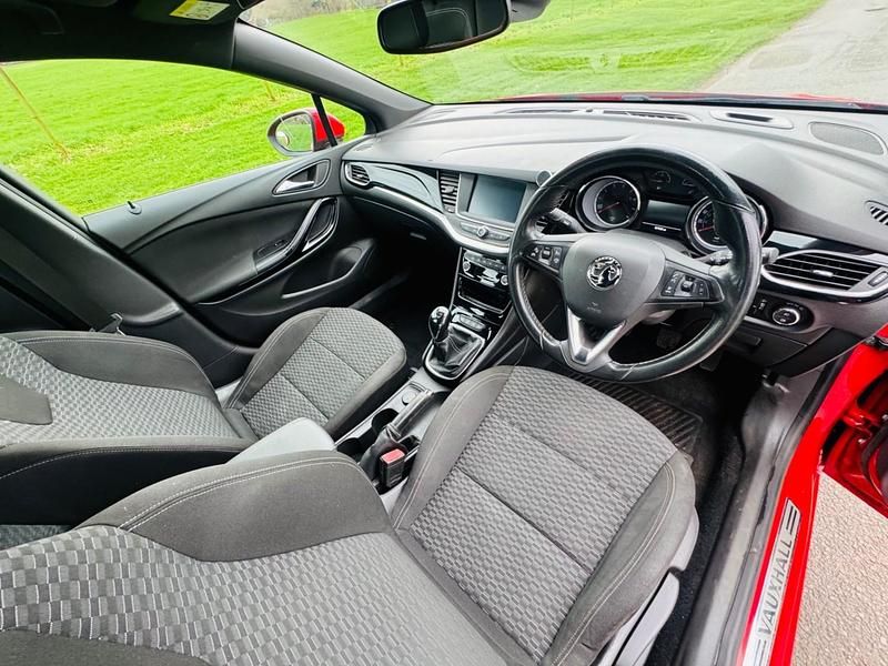 Used Vauxhall Astra SRi 105 HP (77 kW) 2016 Red Hatchback