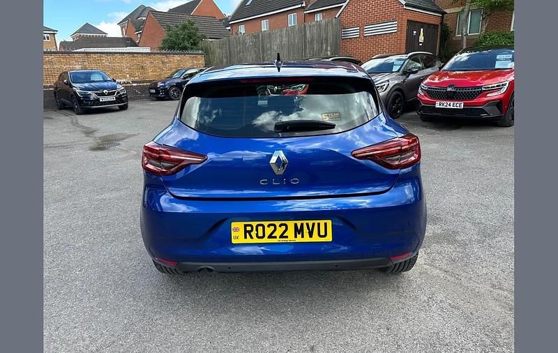 Used Renault Clio V Iconic 90 HP (66 kW) 2022 Blue  Hatchback