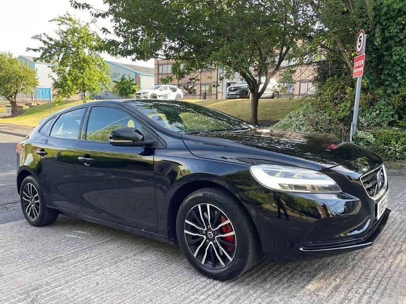 Black Used 2018 Volvo V40 Momentum Estate | £7,950 (Super price) - Image 1/4