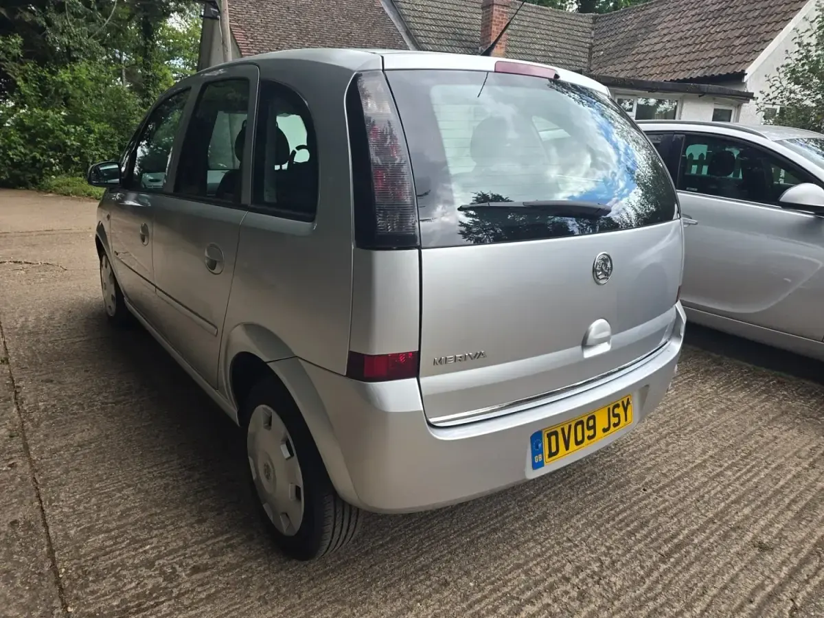 Begagnad Vauxhall Meriva Club 2009 Silver Minibuss