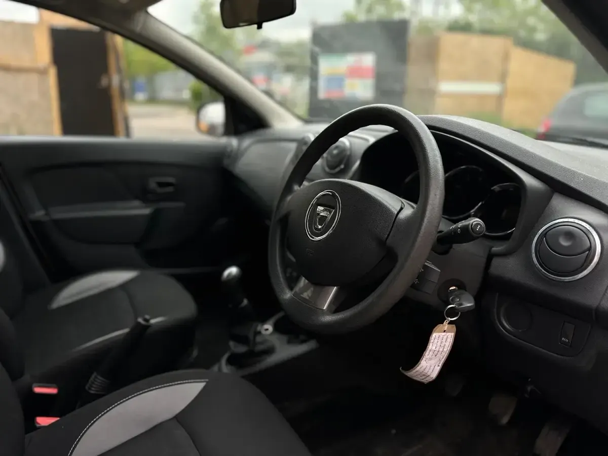 Used Dacia Sandero Ambiance 90 HP (66 kW) 2014 White Hatchback