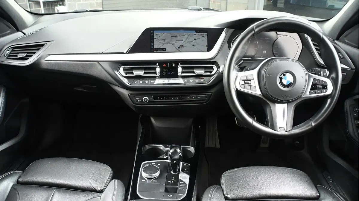 Used BMW 118 M Sport 138 HP (101 kW) 2020 Black Hatchback