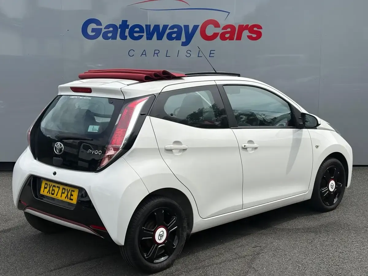 Used Toyota Aygo 69 HP (50 kW) 2017 White Hatchback