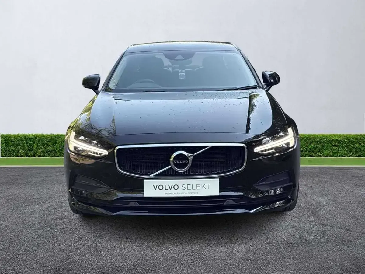Used Volvo S90 Momentum 190 HP (139 kW) 2019 Black Sedan