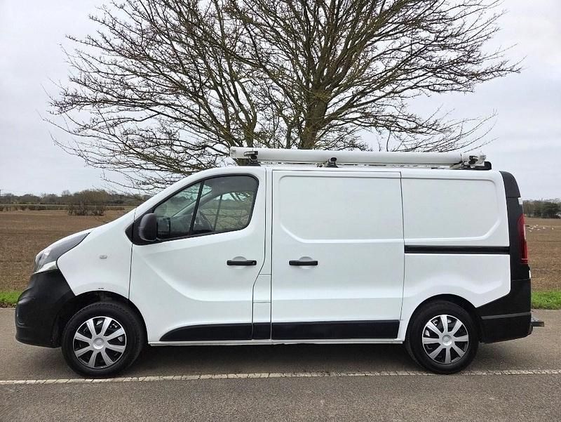 Used Vauxhall Vivaro 95 HP (69 kW) 2018 White MPV