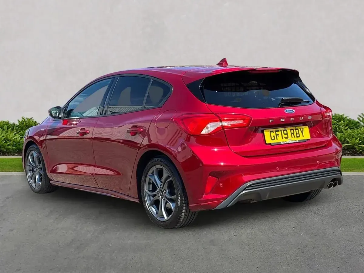 Used Ford Focus ST-Line 125 HP (91 kW) 2019 Red Hatchback