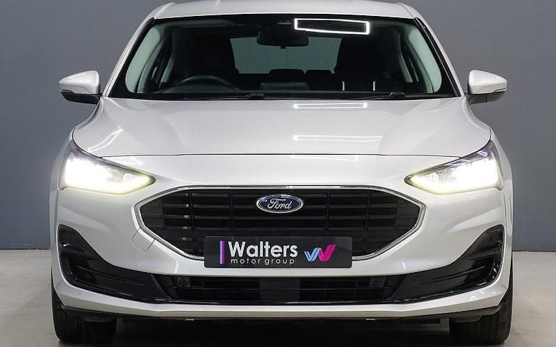 Begagnad Ford Focus Trend 125 HK (91 kW) 2022 Silver Halvkombi