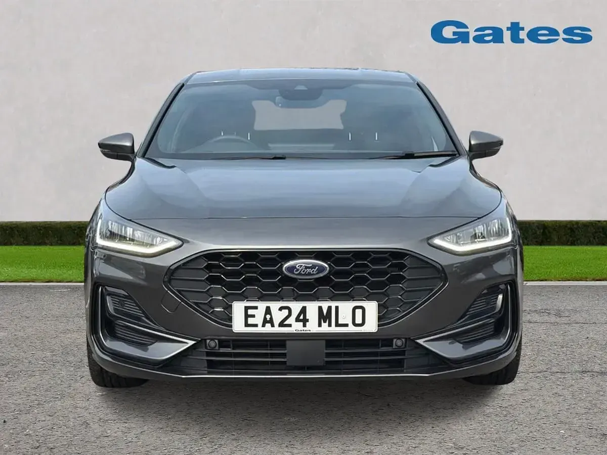 Begagnad Ford Focus ST-Line 125 HK (91 kW) 2024 Grå Halvkombi