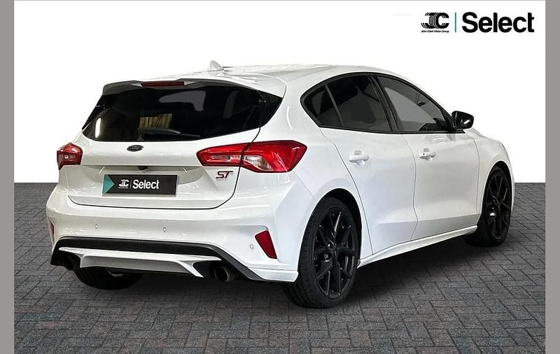 Używany Ford Focus ST 280 KM (205 kW) 2019 Biały Hatchback